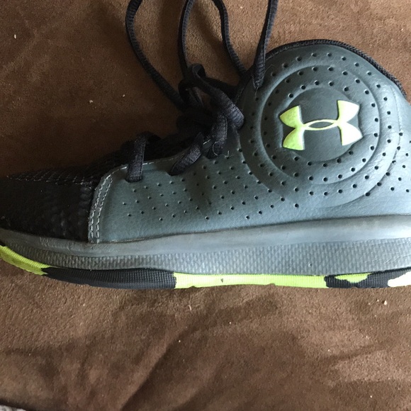 youth basketball shoes - Picture 9 of 10